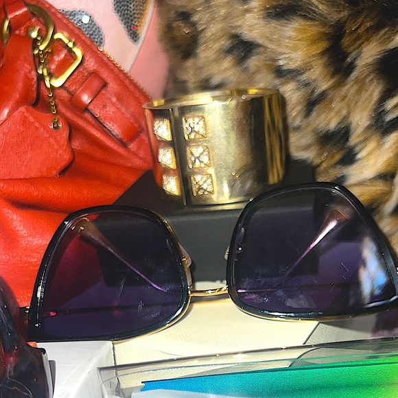 New- Black & Gold Oversized Cat Eye Sunglasses - Picture 4 of 7